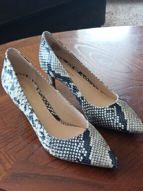 Nine West Black and White Snake-Print Pointed Pumps